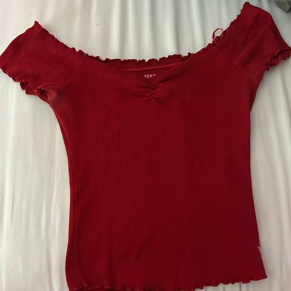 red lettuce trim tee